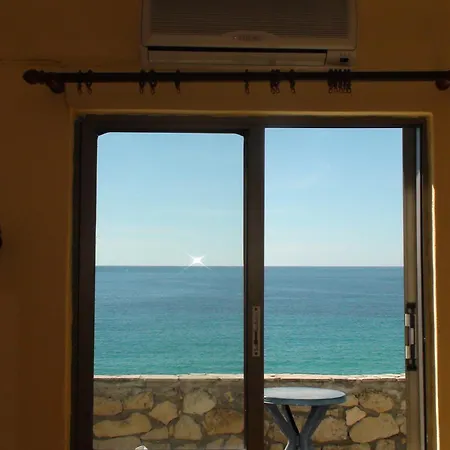 κωνσταντίνος Διαμέρισμα *