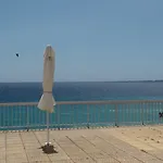 Constantinos شقة *
