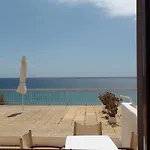 Constantinos شقة *